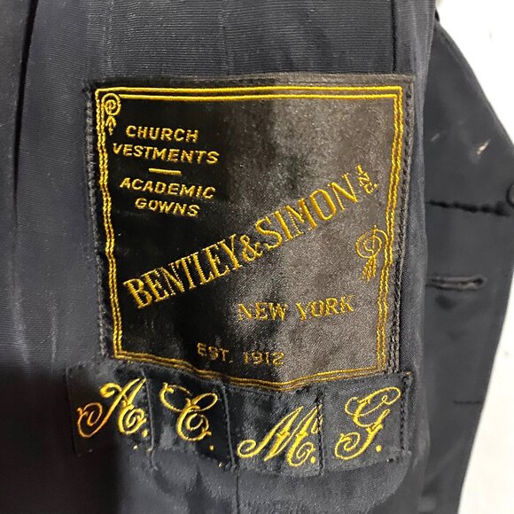 VINTAGE Black BENTLEY & SIMON Clergy Velvet Panel ROBE Priest, Officiant, etc.XL - Picture 5 of 10